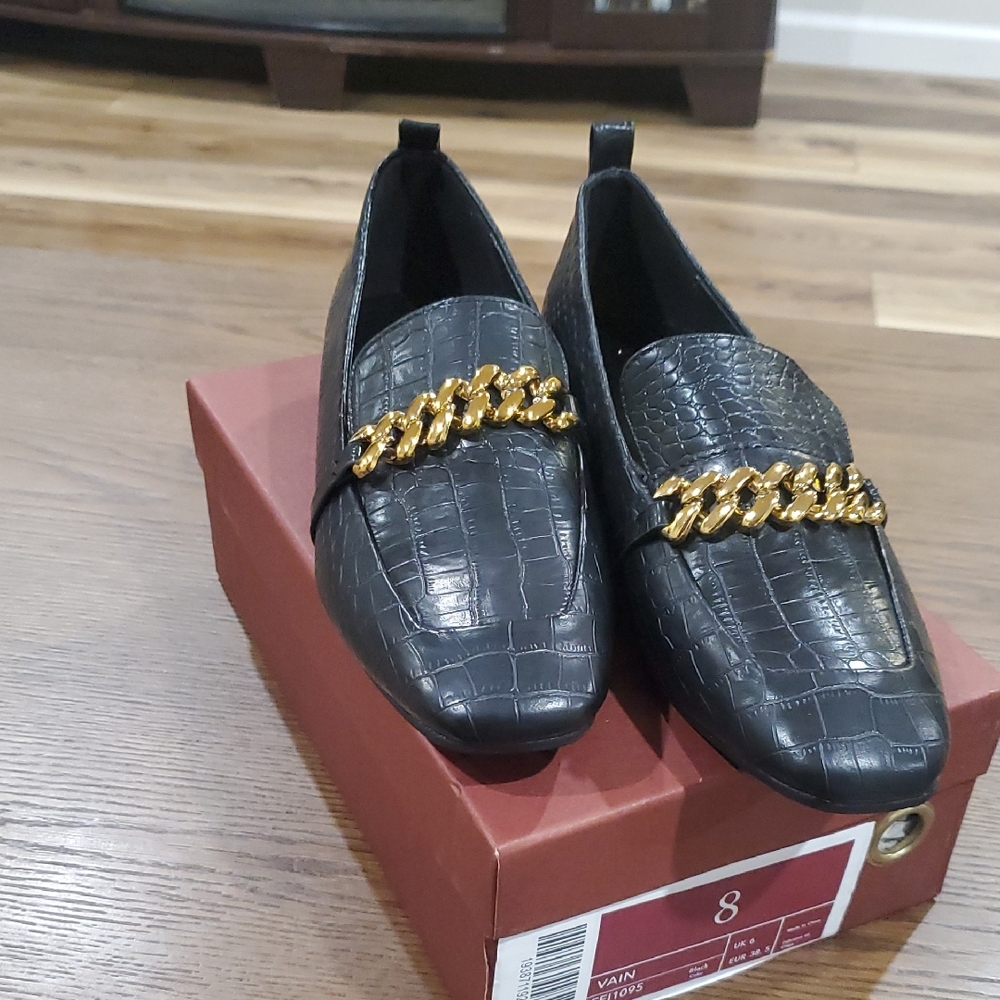 Elegant Black Loafers with Gold Chain Accent